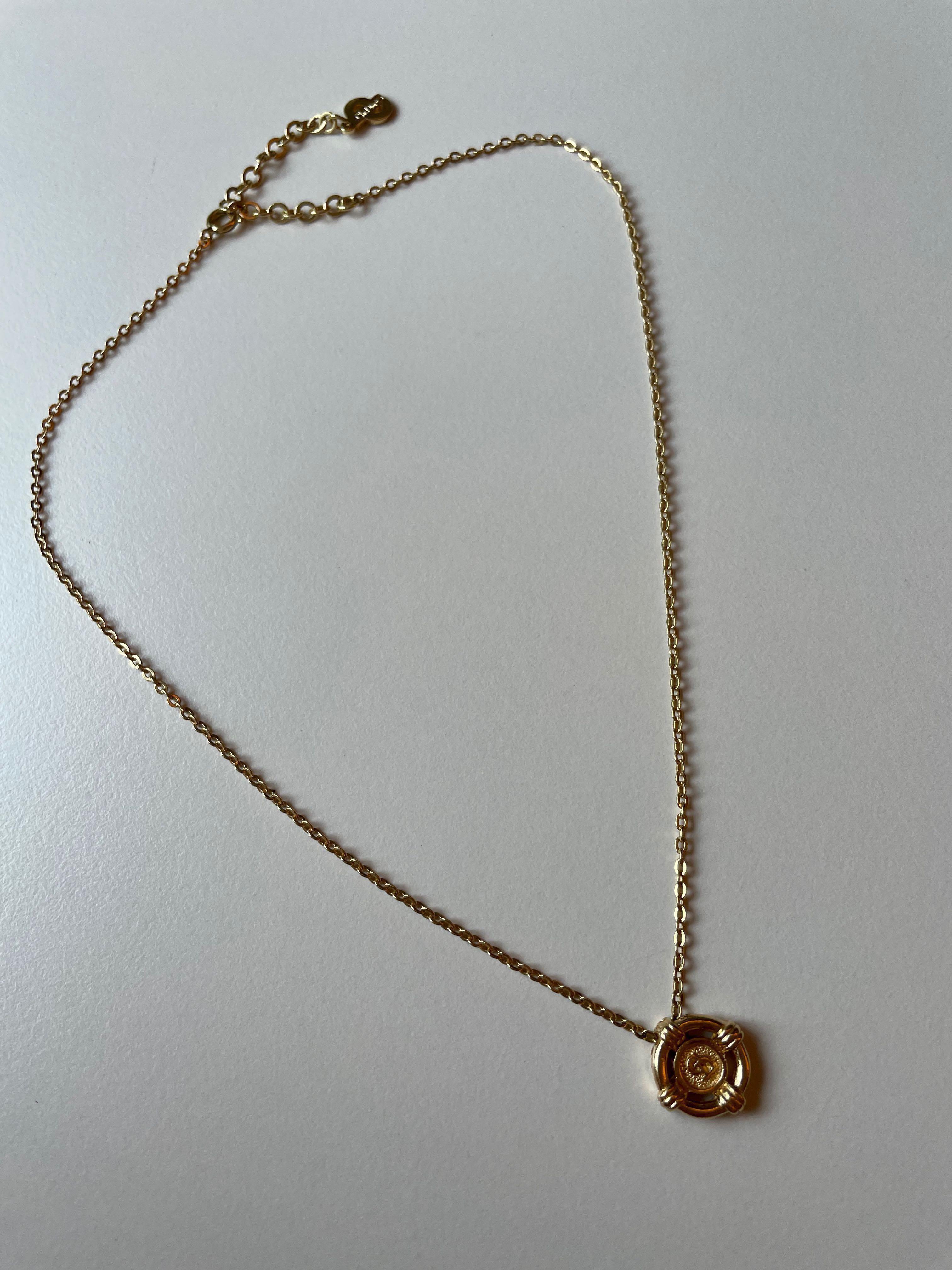 DIOR vintage necklace （分類：頸鍊）位於 Hong Kong。 由 Noeeyue 提交（商品編號 1177283549，圖片 1）。簡介： So good to match clothes Long lasting Very good condition。