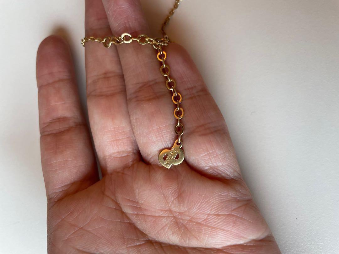 DIOR vintage necklace （分類：頸鍊）位於 Hong Kong。 由 Noeeyue 提交（商品編號 1177283549，圖片 2）。簡介： So good to match clothes Long lasting Very good condition。