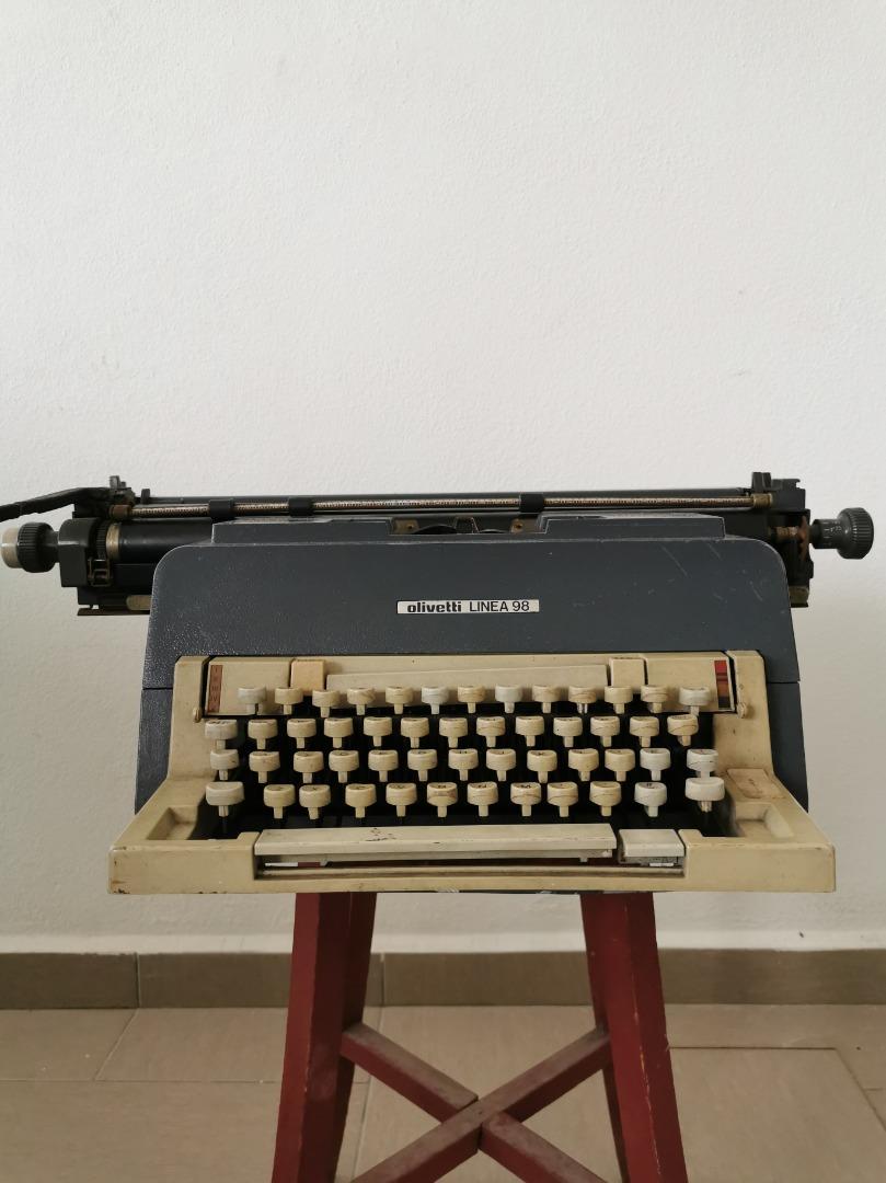 1970s Olivetti Linea 98 Typewriter, Hobbies & Toys ...