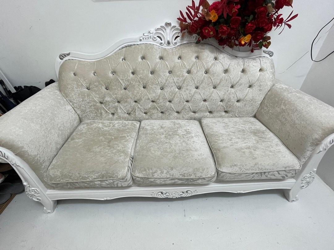 Fast deal by today 6pm 3 seater sofa, Furniture & Home Living