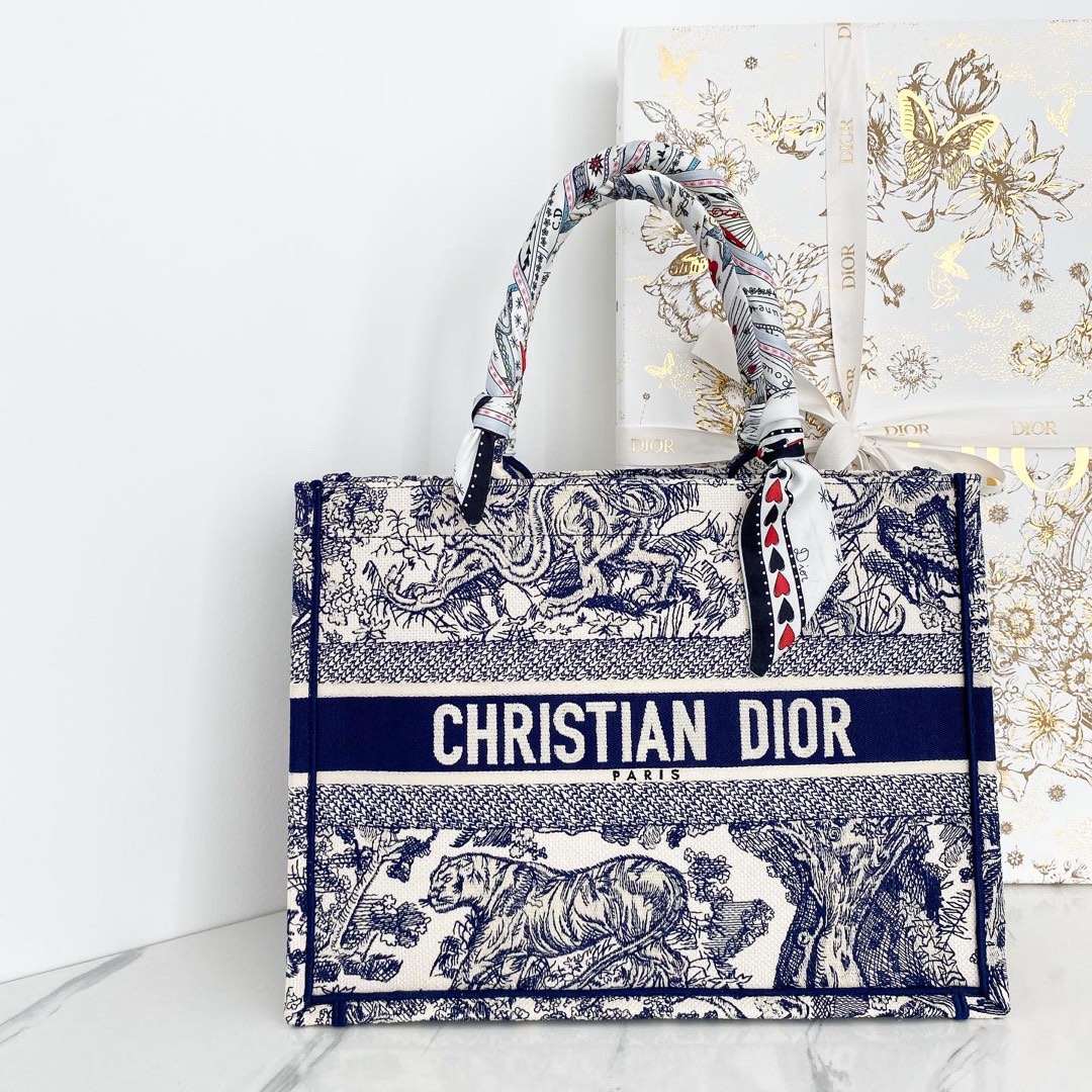 Christian dior navy hotsell tote