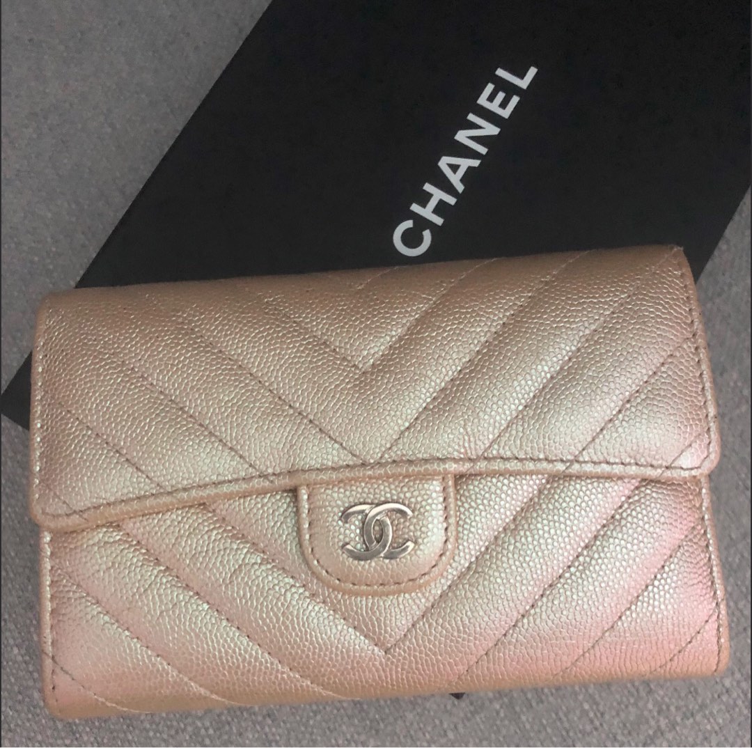 Chanel 17b iridescent Rose Gold Chevron Caviar Medium trifold wallet, Luxury,  Bags & Wallets on Carousell