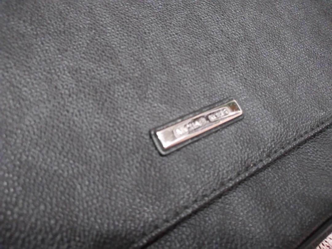 Authentic Michael Kors Men's Bag (Category: Luxury Bags & Wallets) located in Rizal. Submitted by SummerPeaCloset (Listing ID 1186090285, Image 2). Description: Authentic Michael Kors Men's Bag sellong low for PHP 8100 Please check all the photos. All items are guaranteed authentic ✅ ✔️ Money back guaranteed original ✨ Please also like and follow our page. 👍🏻 𝐷𝑖𝑠𝑐𝑙𝑎𝑖𝑚𝑒𝑟: SummerPea Closet is not associated or affiliated with any of the