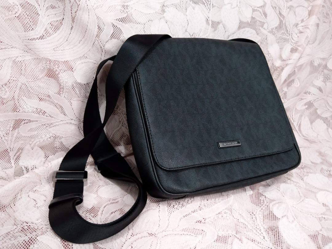 Authentic Michael Kors Men's Bag (Category: Luxury Bags & Wallets) located in Rizal. Submitted by SummerPeaCloset (Listing ID 1186090285, Image 1). Description: Authentic Michael Kors Men's Bag sellong low for PHP 8100 Please check all the photos. All items are guaranteed authentic ✅ ✔️ Money back guaranteed original ✨ Please also like and follow our page. 👍🏻 𝐷𝑖𝑠𝑐𝑙𝑎𝑖𝑚𝑒𝑟: SummerPea Closet is not associated or affiliated with any of the