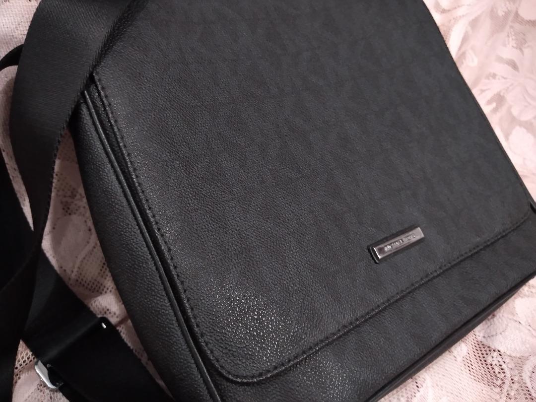 Authentic Michael Kors Men's Bag (Category: Luxury Bags & Wallets) located in Rizal. Submitted by SummerPeaCloset (Listing ID 1186090285, Image 3). Description: Authentic Michael Kors Men's Bag sellong low for PHP 8100 Please check all the photos. All items are guaranteed authentic ✅ ✔️ Money back guaranteed original ✨ Please also like and follow our page. 👍🏻 𝐷𝑖𝑠𝑐𝑙𝑎𝑖𝑚𝑒𝑟: SummerPea Closet is not associated or affiliated with any of the