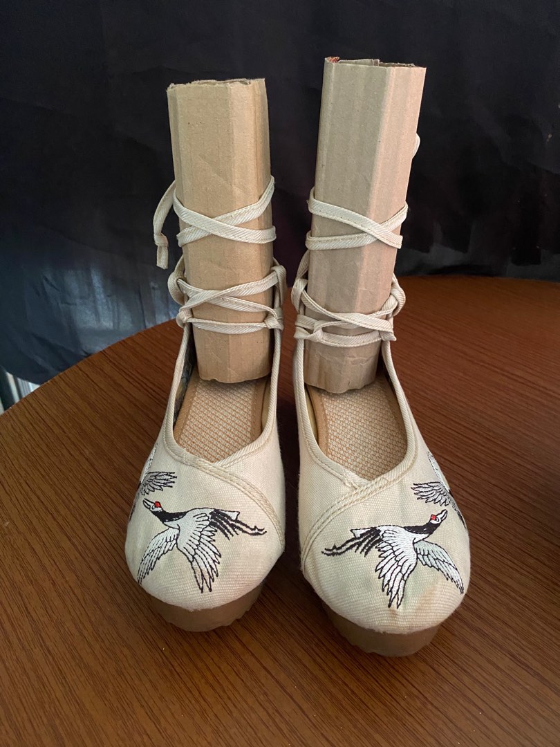 womens beige wedge heels