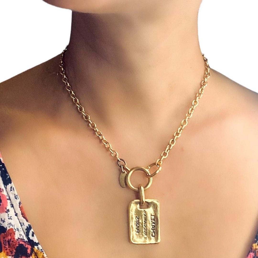 CHANEL Vintage gold plated necklace 31 rue de Cambon Paris with hanging stamped tag