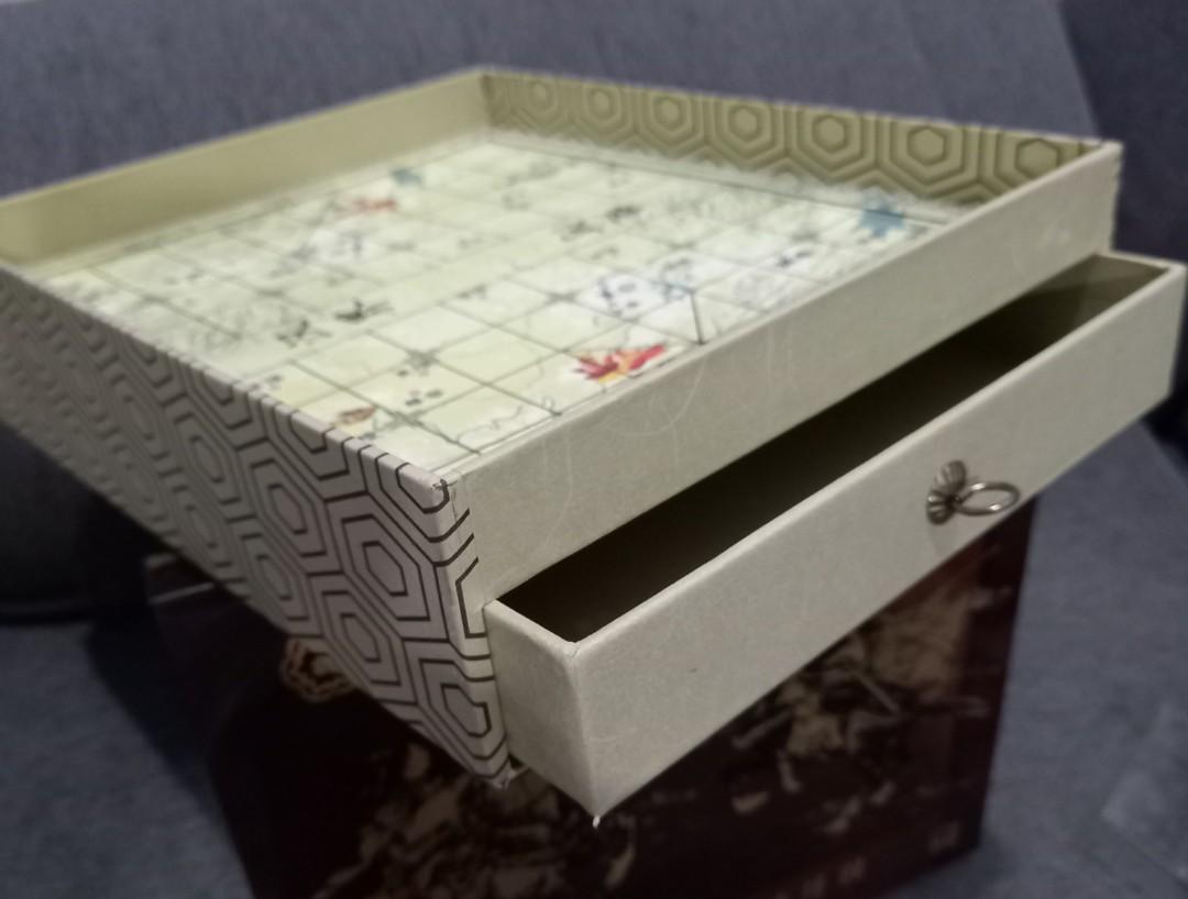 Checker Chinese in Solid Hard Cardboard Box (Travel Size), Hobbies