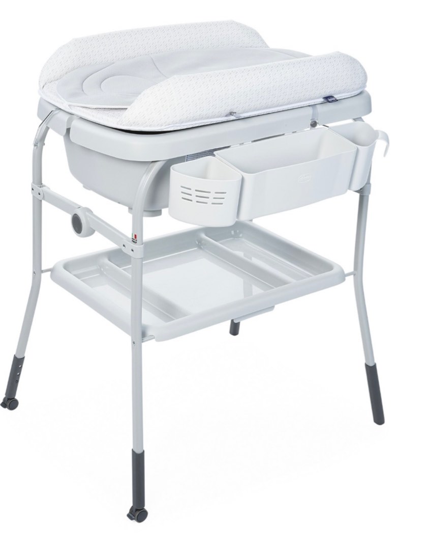 Chicco bath tub and changing diaper table, 兒童＆孕婦用品, 洗澡及換尿片, 洗澡及換尿片 浴盆