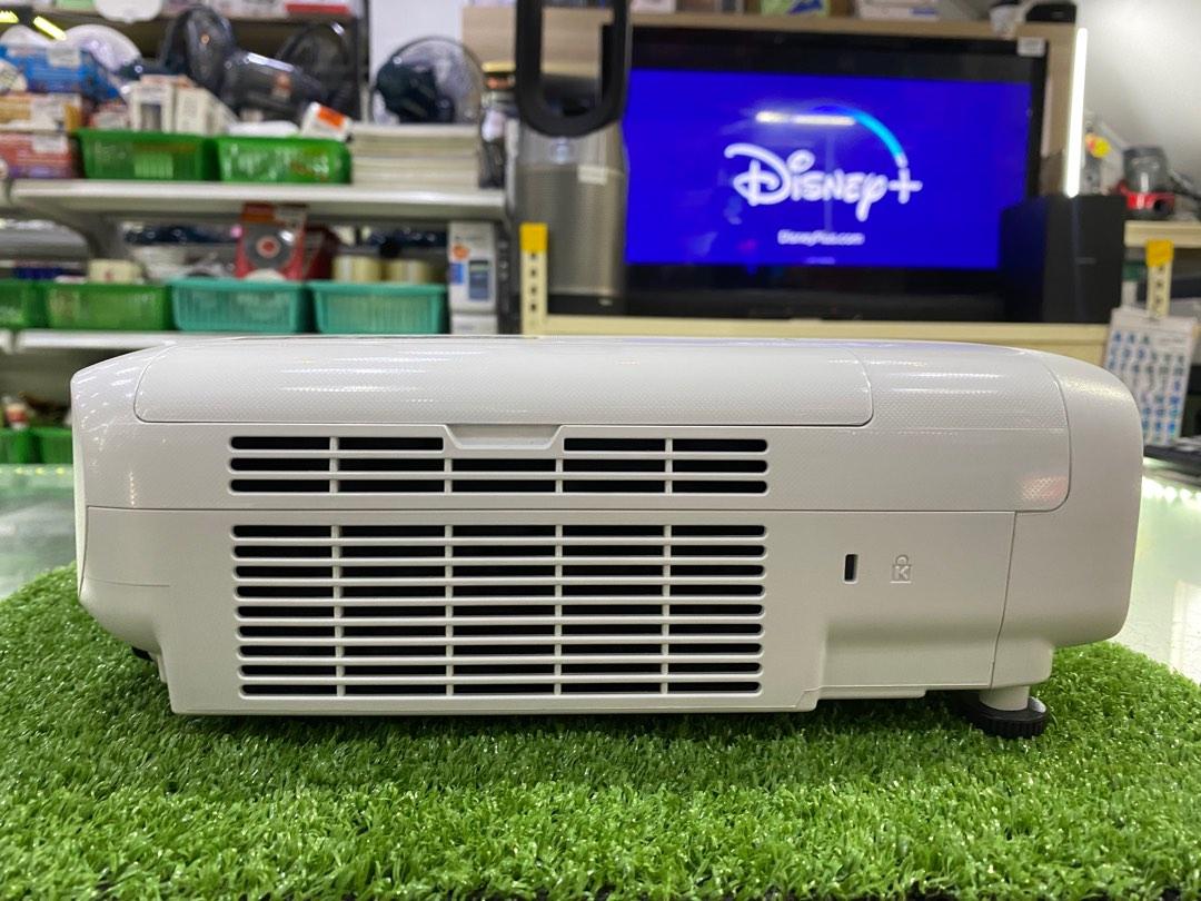 EPSON EB972 XGA 3LCD PROJECTOR, TV & Home Appliances, TV