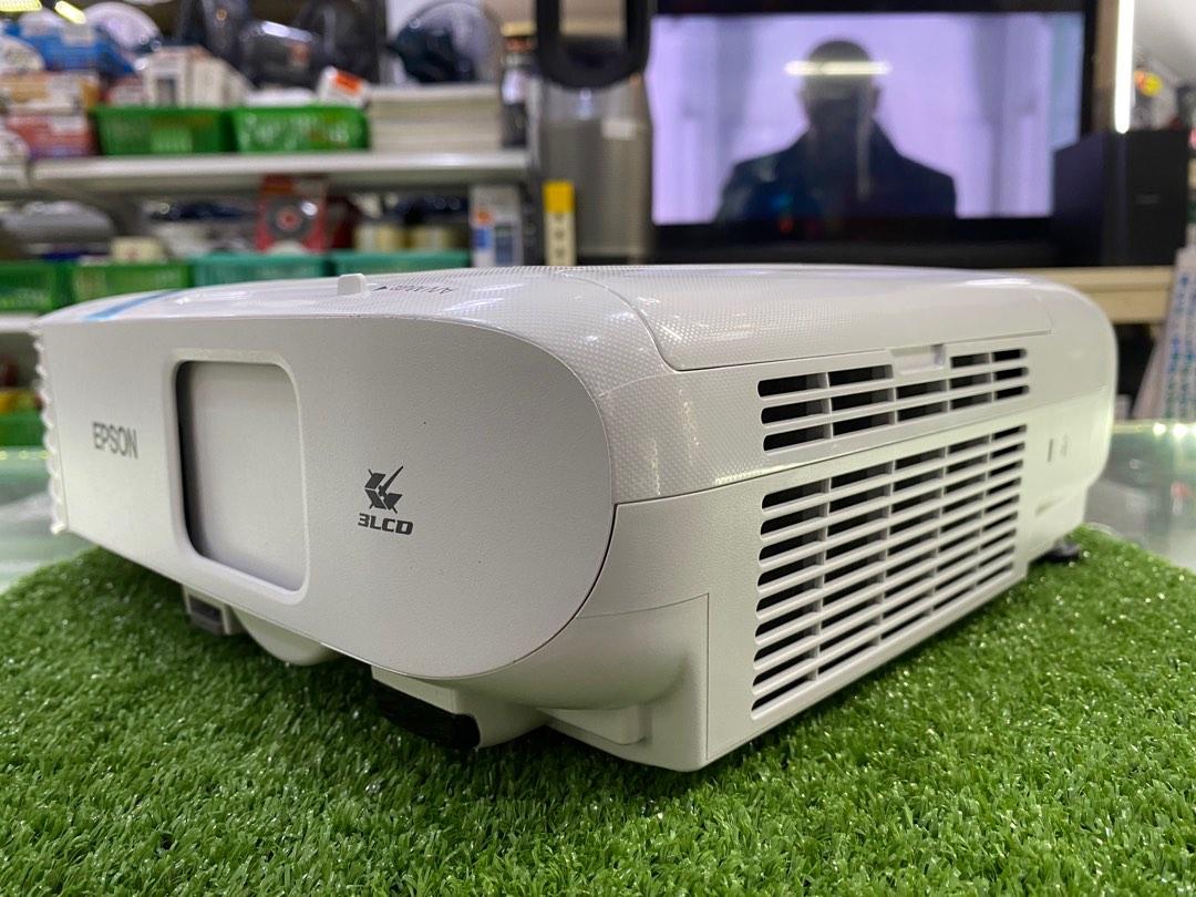 EPSON EB972 XGA 3LCD PROJECTOR, TV & Home Appliances, TV