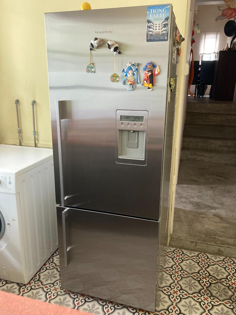 Fisher & Paykel Refrigerator E402B (with plumbing for chilled water and
