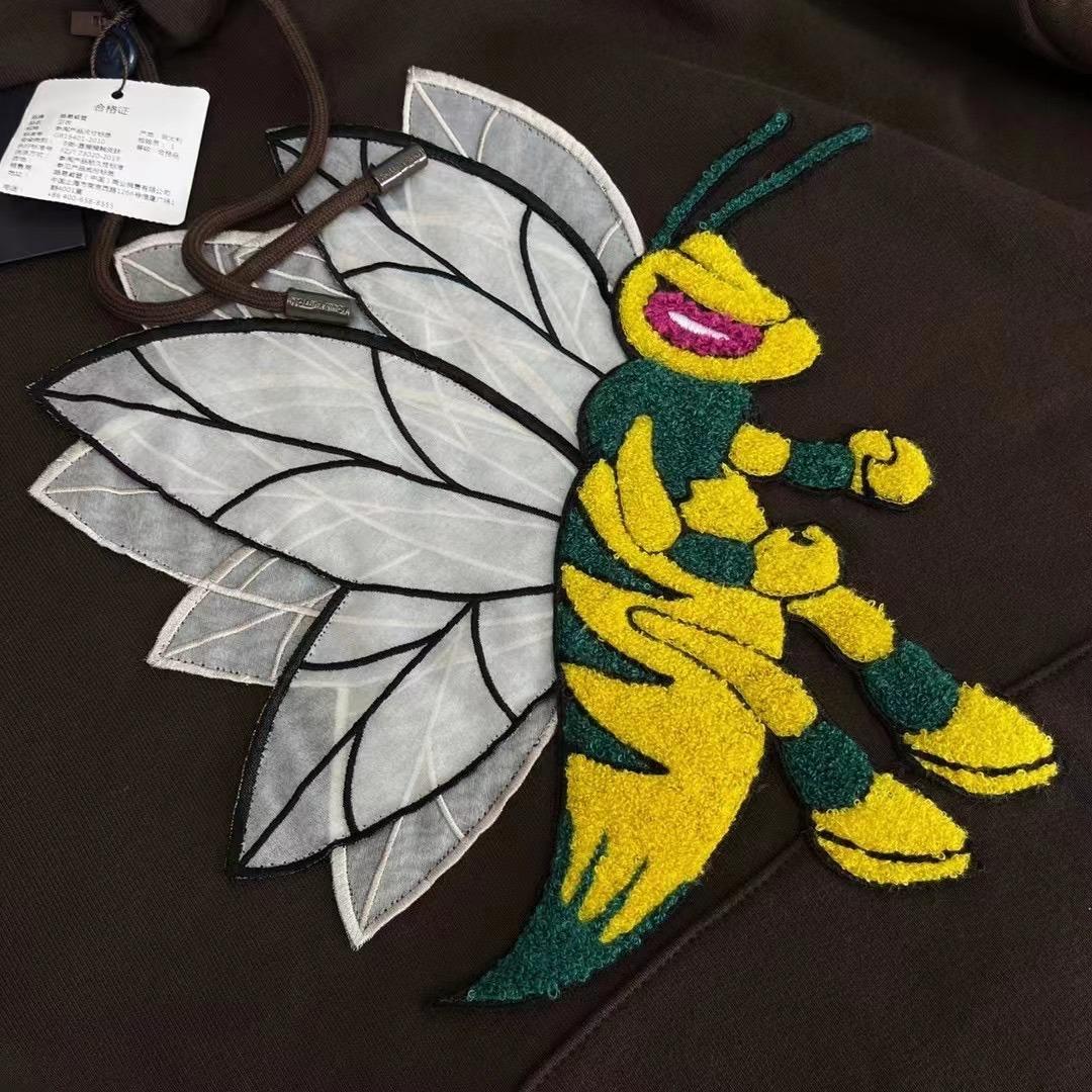 Graphic Bee patch LV Hoodie, Men's Fashion, Coats, Jackets and Outerwear on  Carousell