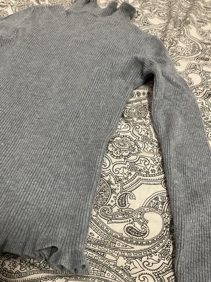 gray knitted turtleneck (Category: Longsleeves) located in Caloocan City. Submitted by steftaleon (Listing ID 1186080616, Image 2). Description: ✿ can fit to xs - semi m ✿ no issues ✿ very soft and stretchy material! ✿ RFS — not my size :( ✿ MOP — gcash only ✿ shipping fee will be shouldered by the buyer ✿ PM for more pics and info! .