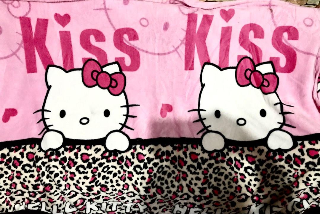 Hello Kitty blanket😍 (Category: Bedding & Towels) located in Pasig City. Submitted by aonihsedlrs_fabshop (Listing ID 1185904425, Image 1). Description: unused . nice and soft good for 2person.