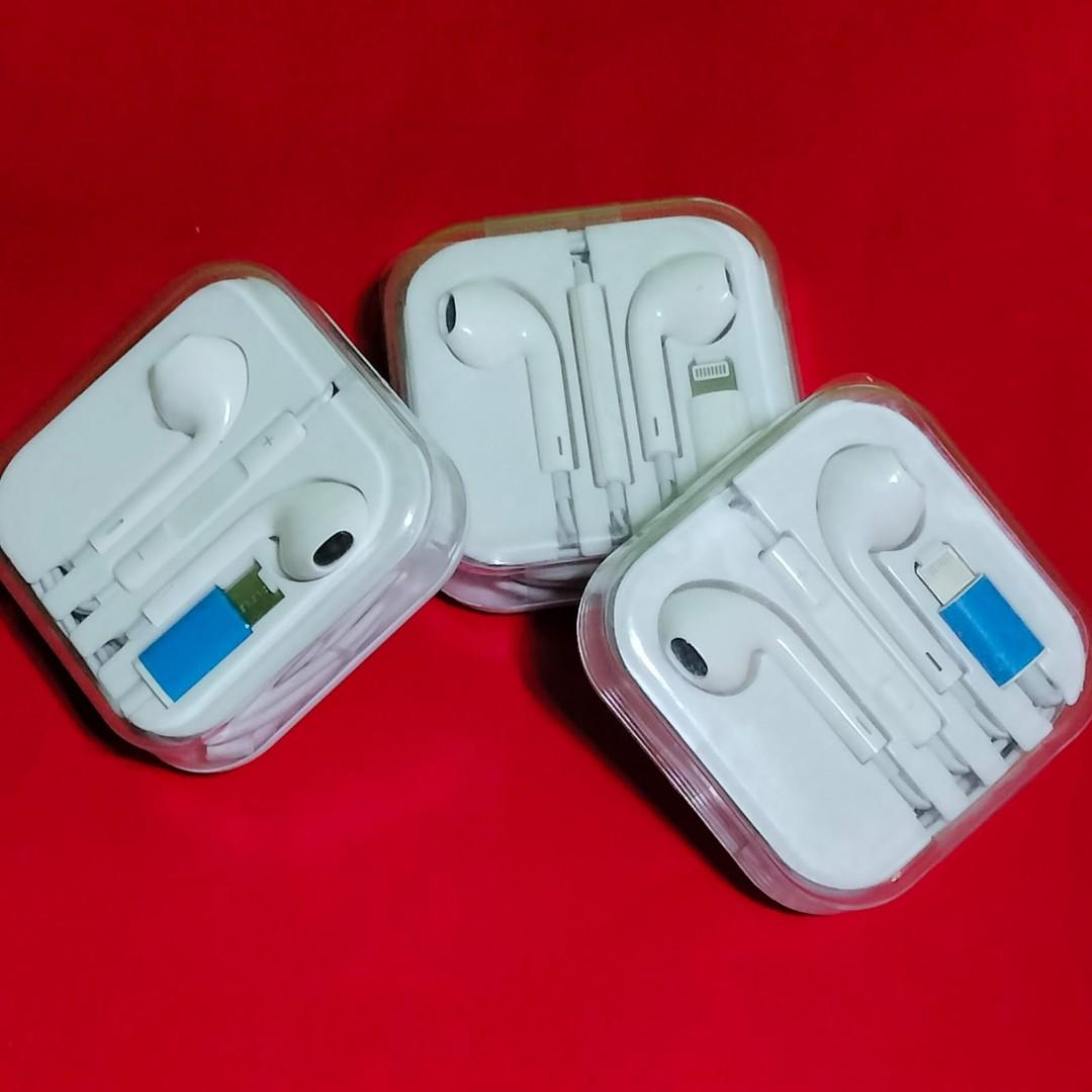 iPhone Lightning Headset (Category: Earphones) located in Paranaque City. Submitted by audioaddict0517 (Listing ID 1186057359, Image 1). Description: .