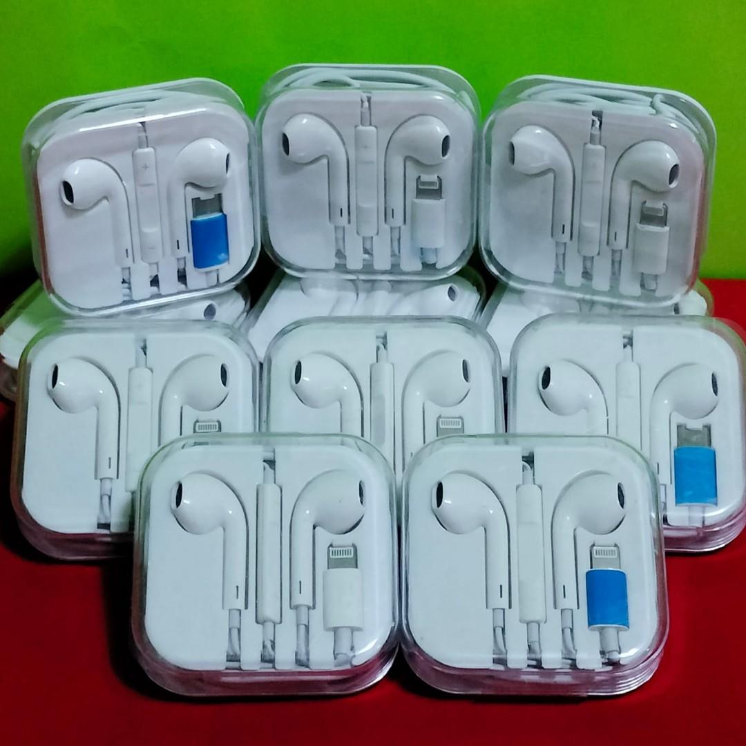 iPhone Lightning Headset (Category: Earphones) located in Paranaque City. Submitted by audioaddict0517 (Listing ID 1186057359, Image 2). Description: .