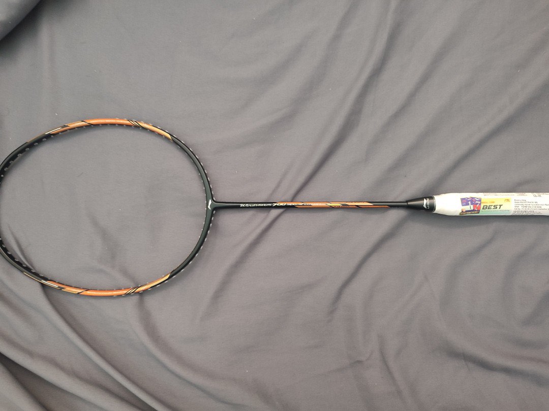 Lining Windstorm 700 Special Edition 5UG5 with string & grip, Sports