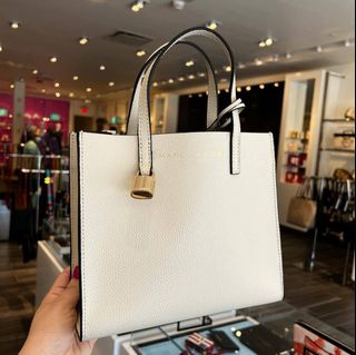 (Category: ) located in . Submitted by brandsdirectshopping (Listing ID 1185979637, Image 1). Description: .