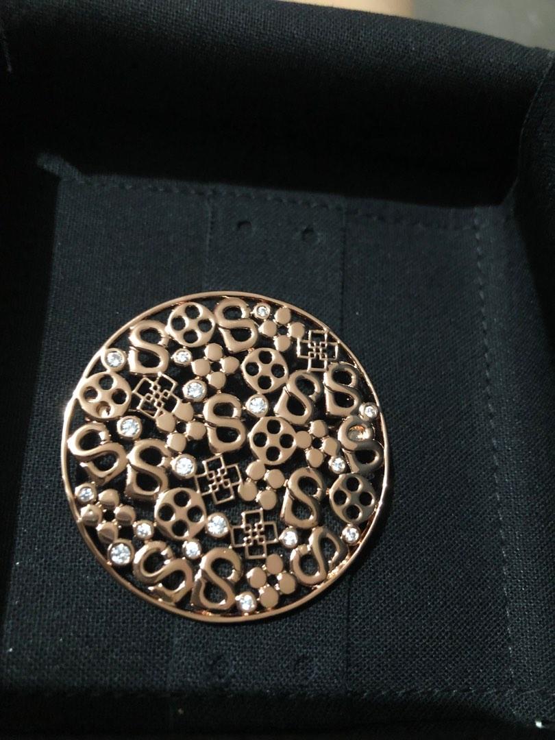 Buttonscarves Monogram Carved Ring Brooch - Gold, Fesyen Wanita, Aksesoris  di Carousell