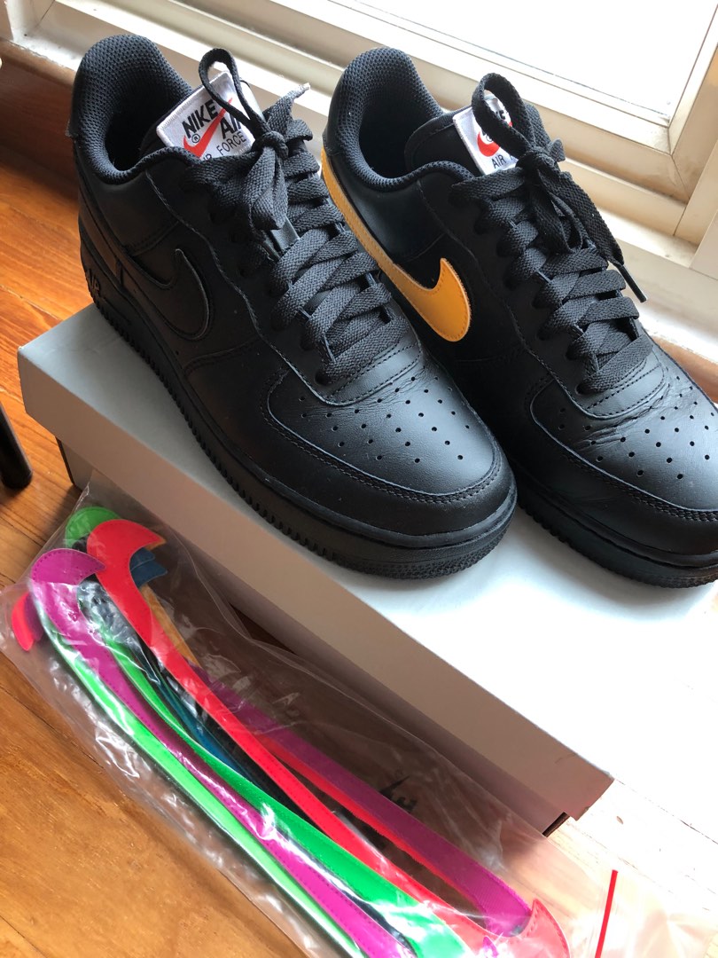 Swoosh interchangeable outlet
