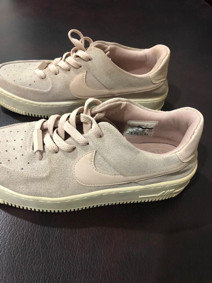 have a nike day air force 1 pink