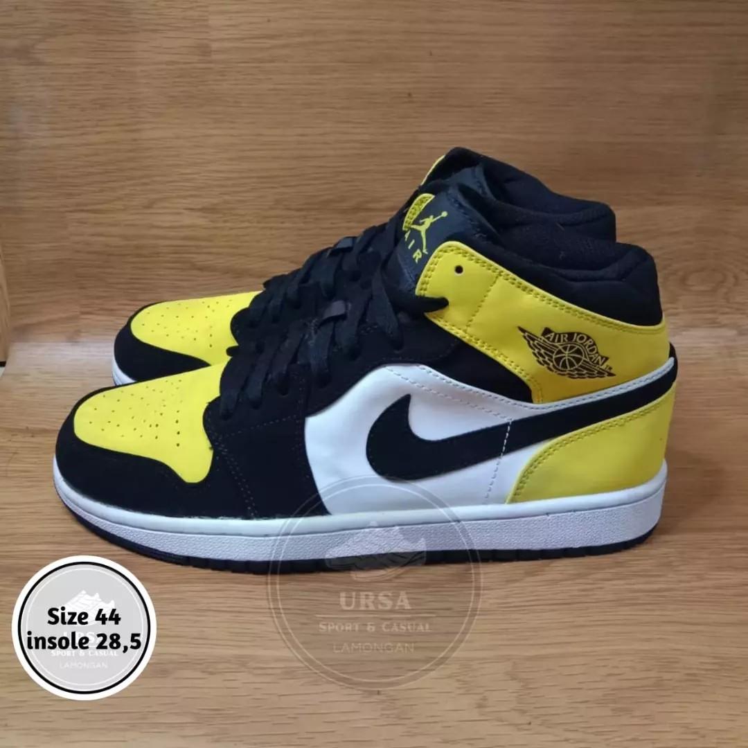 nike air jordan 1 mid yellow toe black