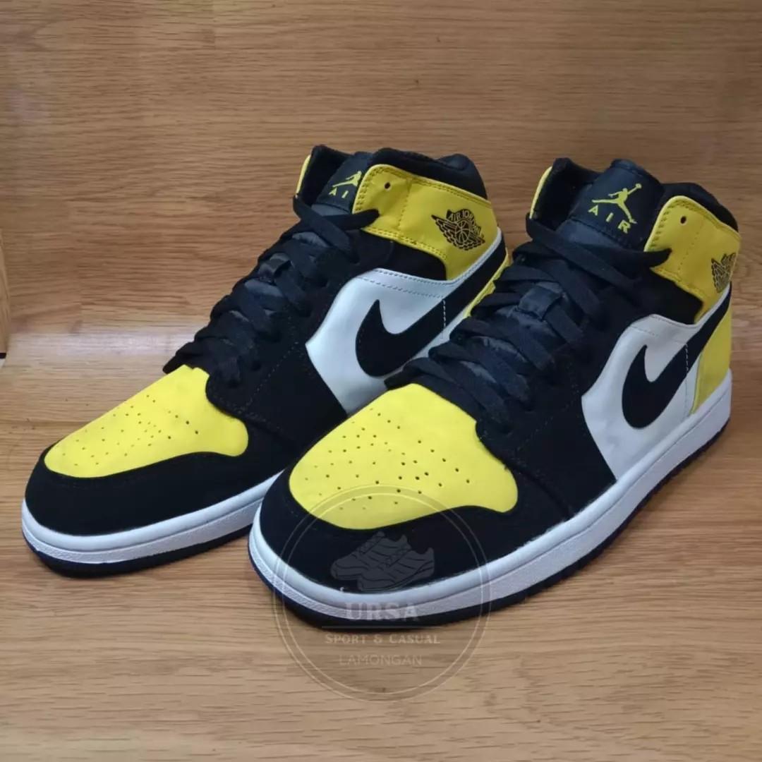 nike air jordan 1 mid yellow toe black