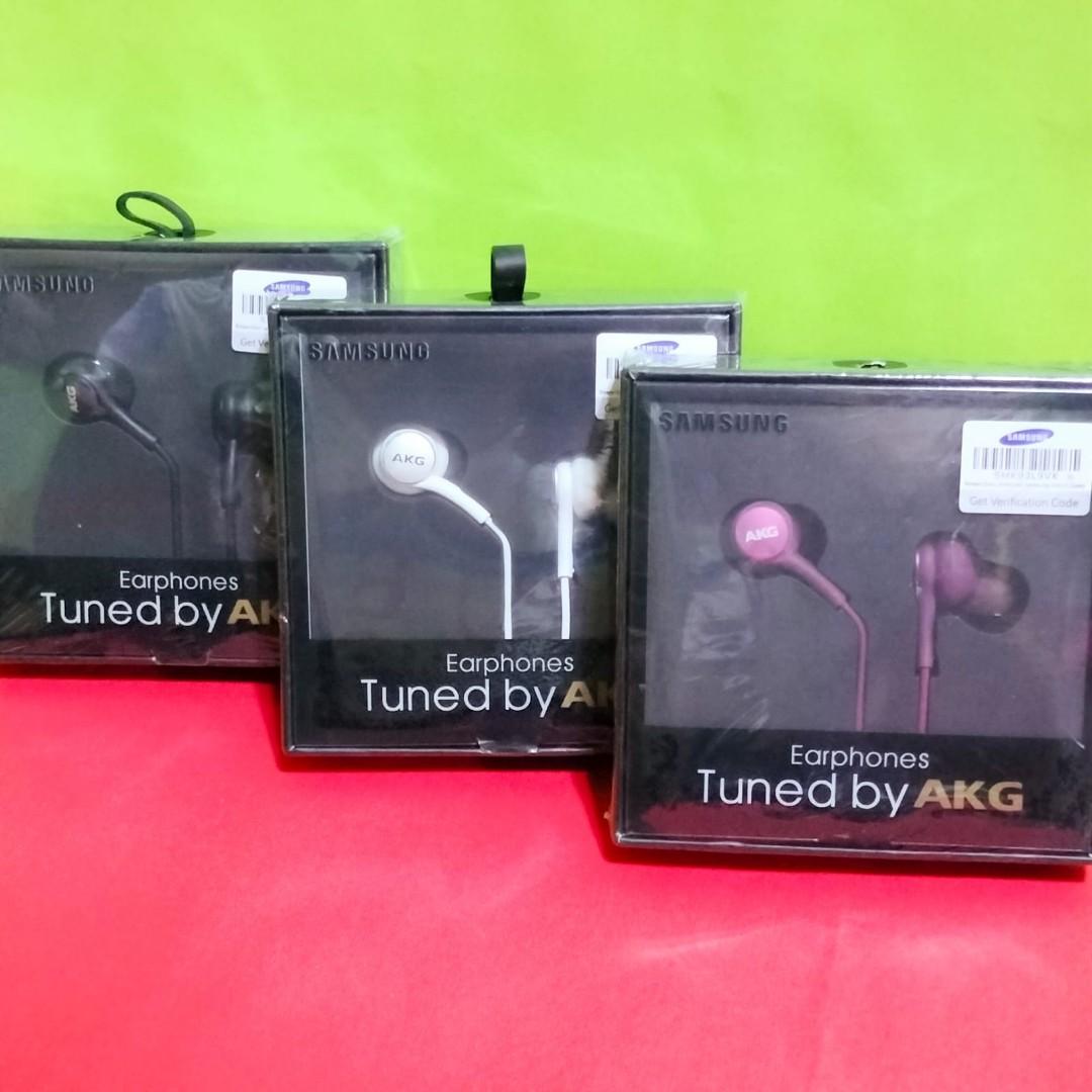 ORIGINAL SAMSUNG AKG HEADSET (Category: Earphones) located in Paranaque City. Submitted by audioaddict0517 (Listing ID 1186055045, Image 1). Description: available colors: white black cherry type c - 650 pesos jack type - 550 pesos.