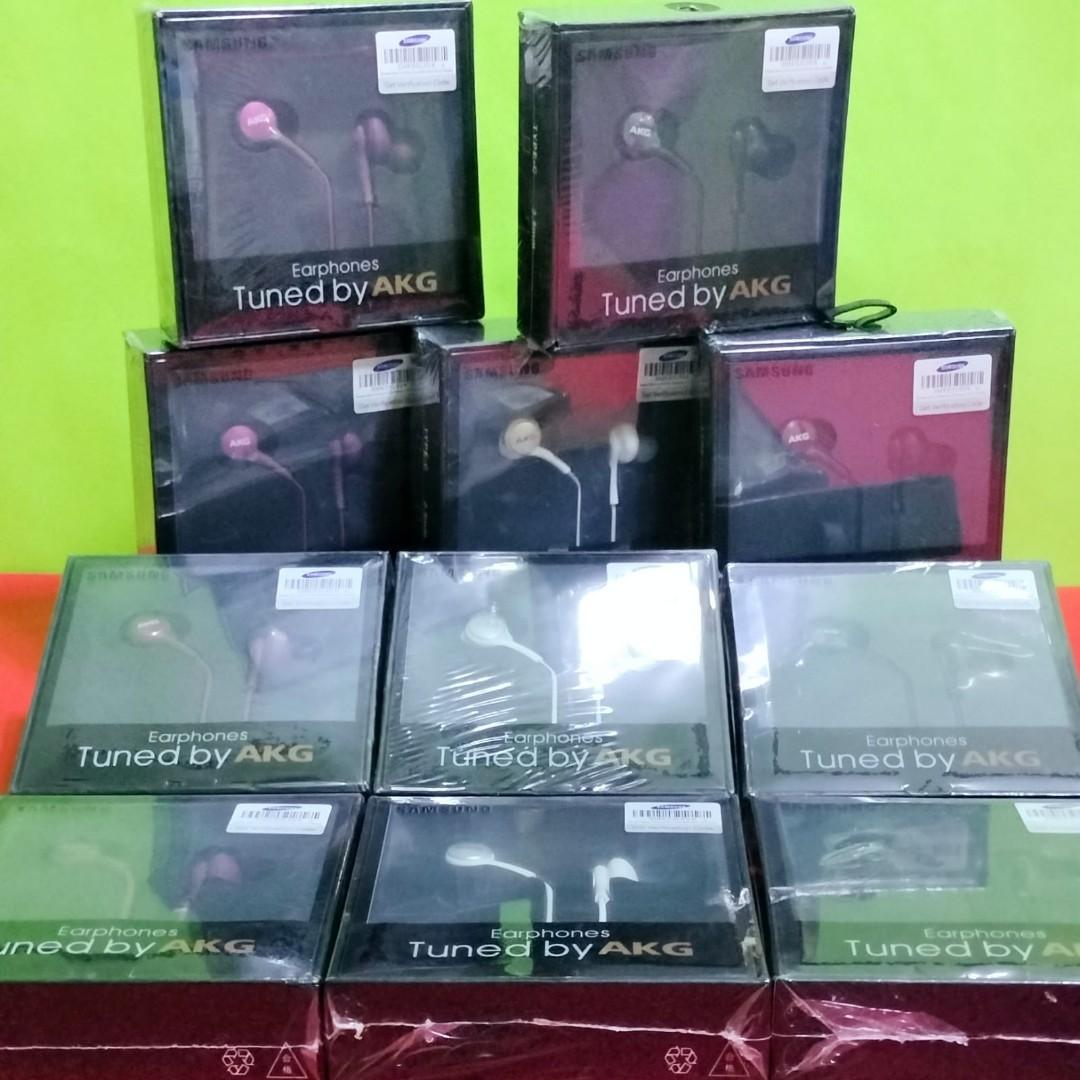 ORIGINAL SAMSUNG AKG HEADSET (Category: Earphones) located in Paranaque City. Submitted by audioaddict0517 (Listing ID 1186055045, Image 3). Description: available colors: white black cherry type c - 650 pesos jack type - 550 pesos.