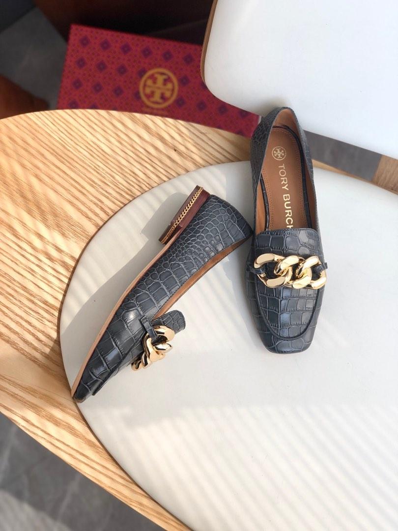 Tory Burch Ruby Chain Loafers, Women's Fashion, Footwear, Loafers on  Carousell