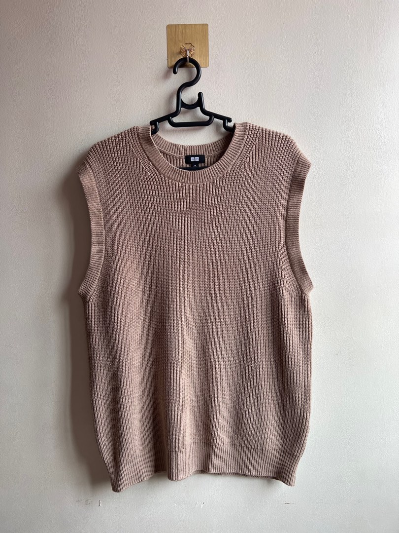 Uniqlo Knitted Vest, Men's Fashion, Tops & Sets, Vests on Carousell