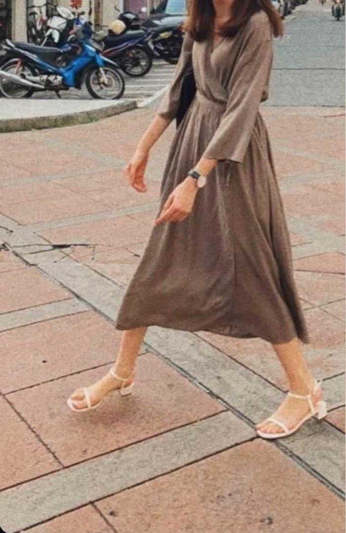 UNIQLO WRAP DRESS IN OLIVE M SIZE