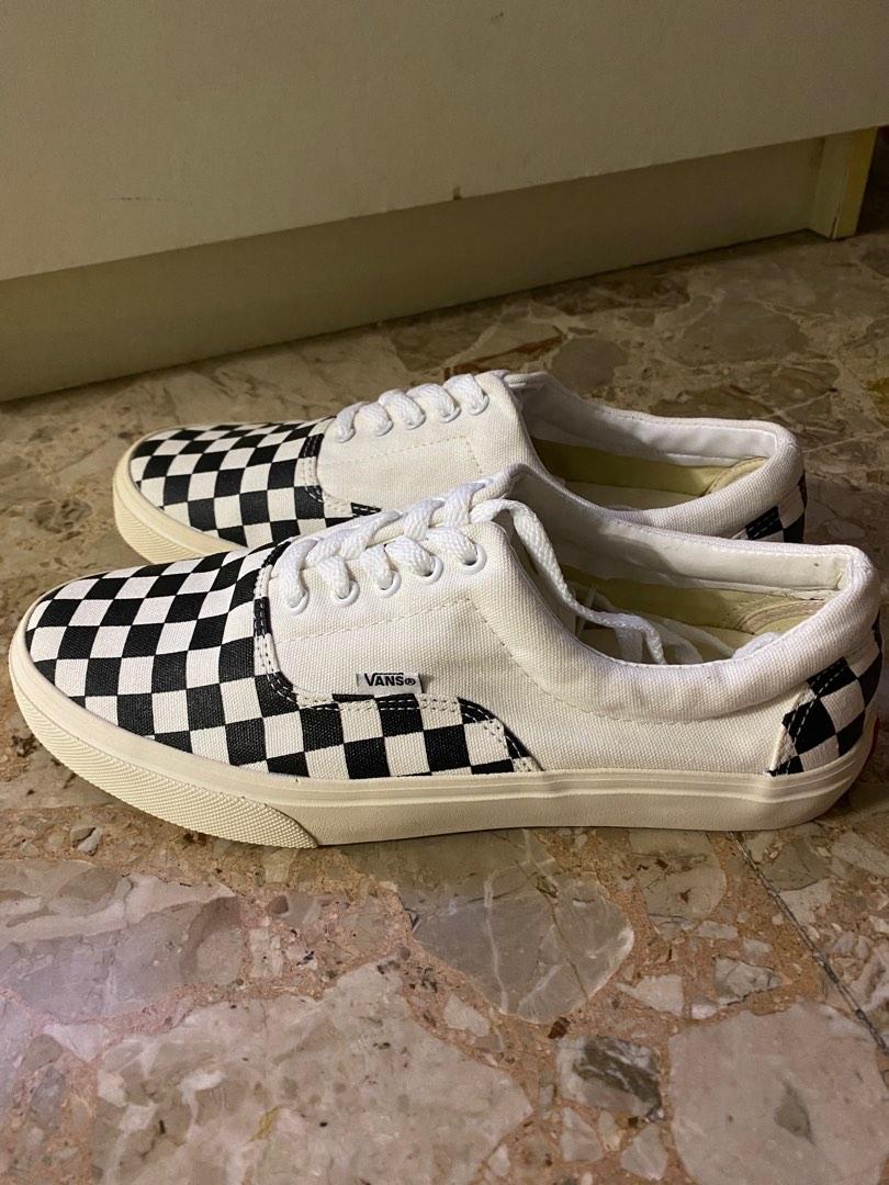 Checkerboard vans hotsell with laces