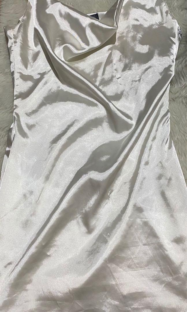 White satin dress (Category: Dresses) located in Las Pinas. Submitted by issaprelovedstuff (Listing ID 1186072912, Image 3). Description: White satin dress Adjustable straps Side zipper Fits s-m Can be used as satin top (see pic) Model height is 5’4 Meet up: (with Php40.00 handling fee) 📍Vista Mall Las Piñas - Monday to Friday 📍along alabang zapote road - Monday to Friday 6pm onwards Shipping: (fee to be shouldered by buyer) 📦GogoExpress 📦 La