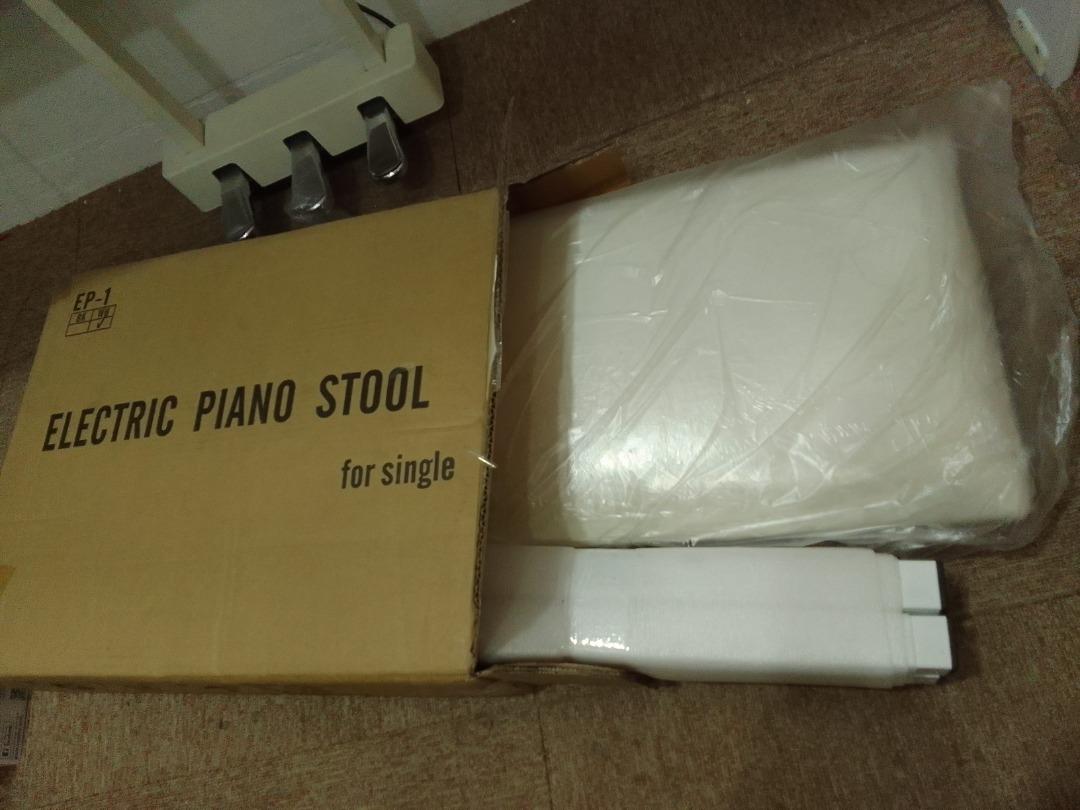 Yamaha P125 digital piano with new bench and headphones , Hobbies