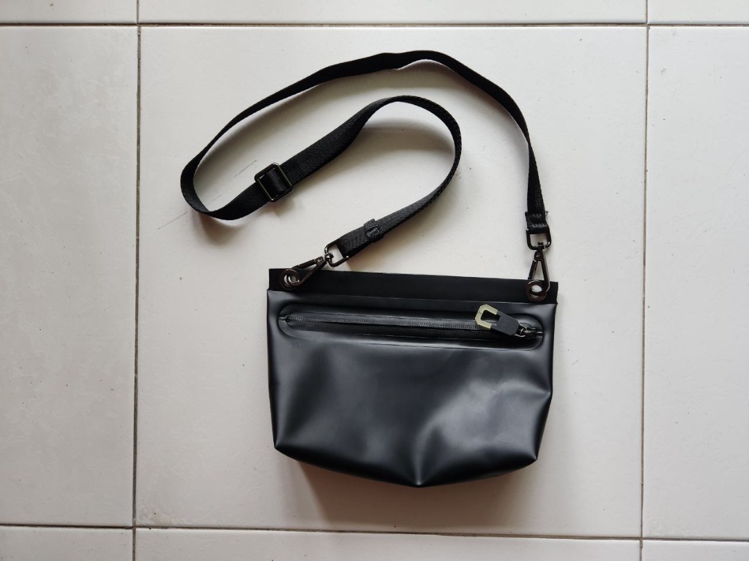 Zara Crossbody Bag, Men's Fashion, Bags, Sling Bags on Carousell