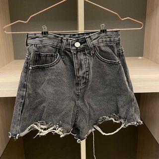 炭黑刷破銀扣牛仔短褲