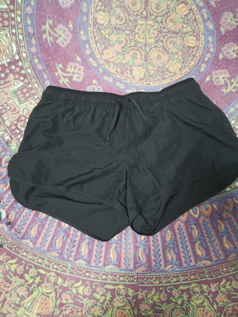 🌚 Black sports shorts (Category: Activewear) located in Muntinlupa City. Submitted by circleback (Listing ID 1186252876, Image 1). Description: Like new!! Has only a slight damage at the back (see photos) but not noticeable at all. Garterized waist and has drawstrings to adjust. Feel free to message for more photos and measurements :).