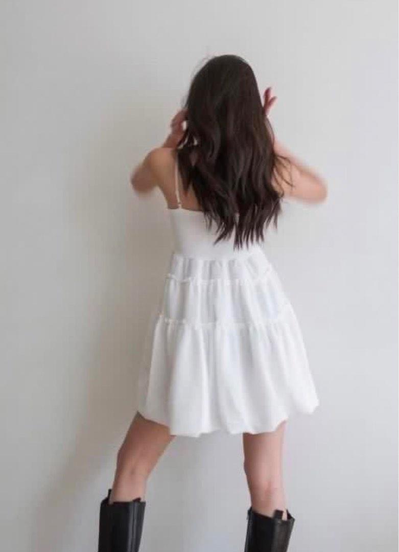 Impression Affair White Sundown Tier Dress size S (Category: Dresses) located in Singapore. Submitted by lyn_luxury (Listing ID 1186281813, Image 2). Description: Brand new Not worn Do not low ball No exchange after deal Meet up only .