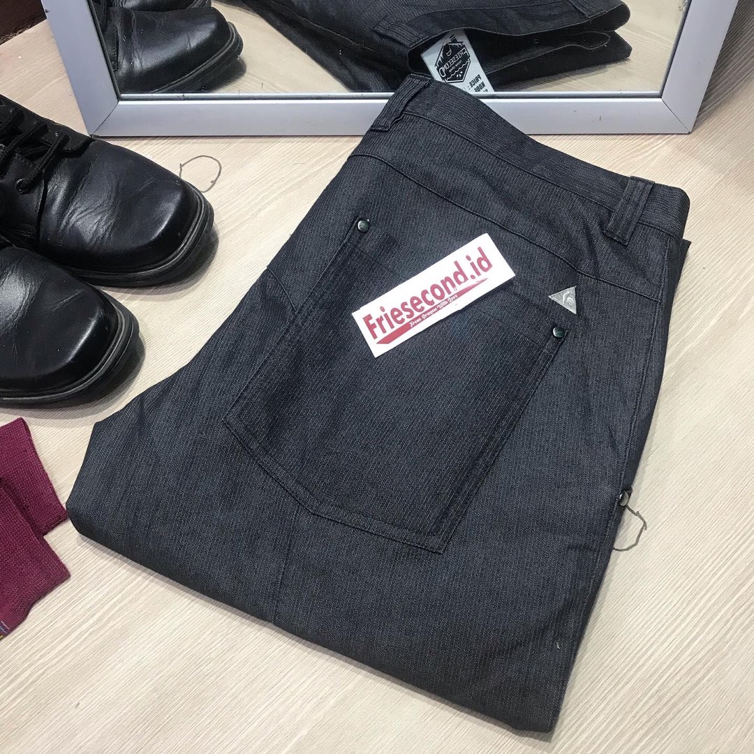 Chinos le qok sportif Fesyen Pria Pakaian Bawahan di Carousell