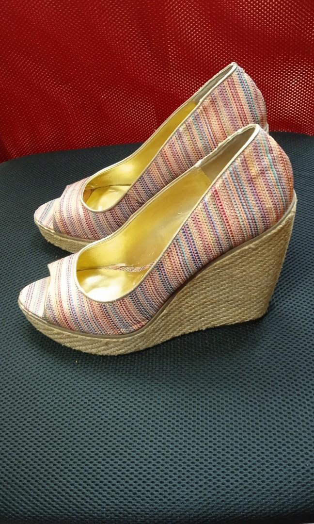 Closed shoes, Women's Fashion, Footwear, Wedges on Carousell