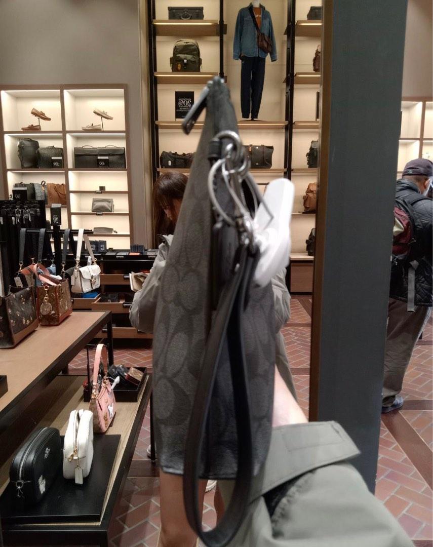 Coach men clutch 2025