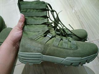 Combat boots never been used