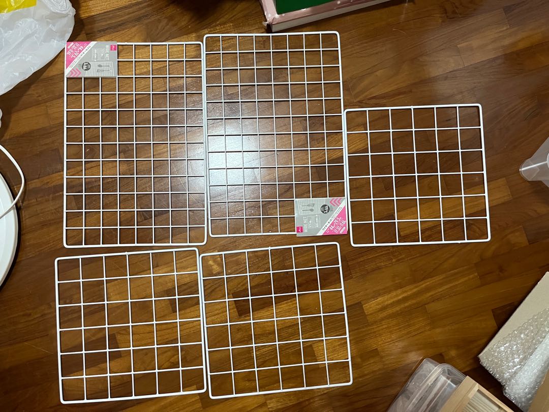 daiso grid wire/wire net, Furniture & Home Living, Home Decor, Other