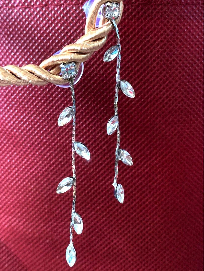 Dangling crystal earring, Women's Fashion, Jewelry & Organisers