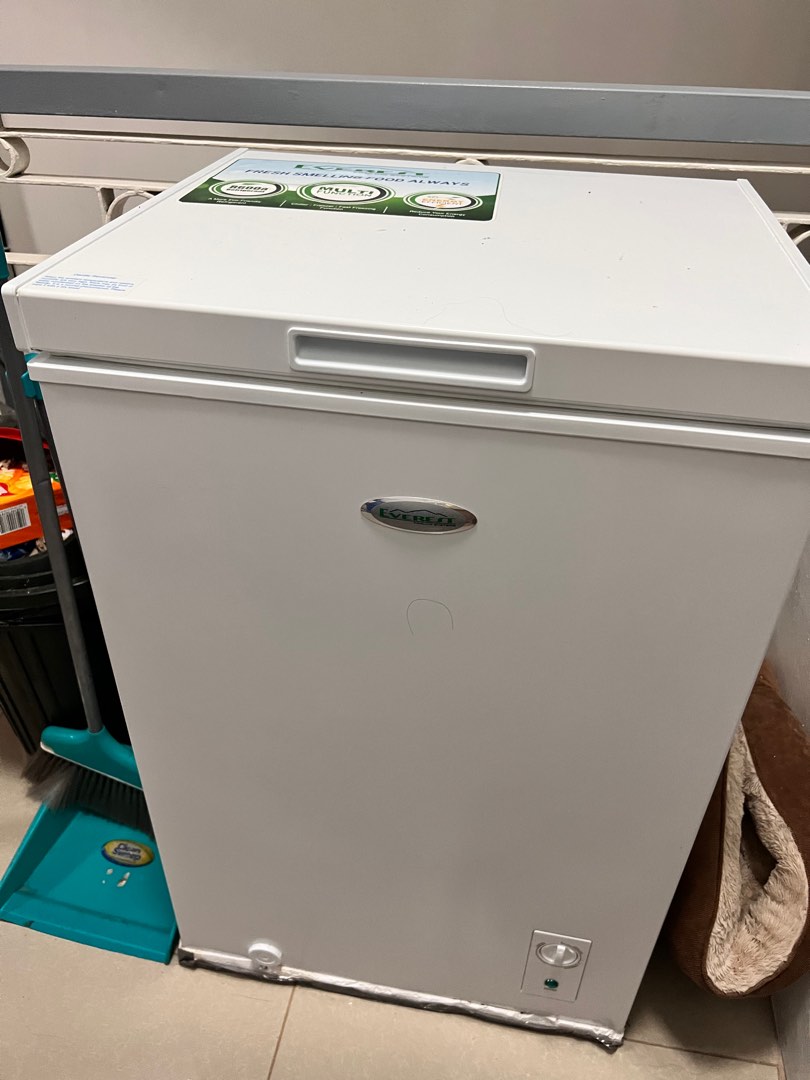 Everest Inverter Chest Type Freezer 4 cu ft Like new, TV & Home