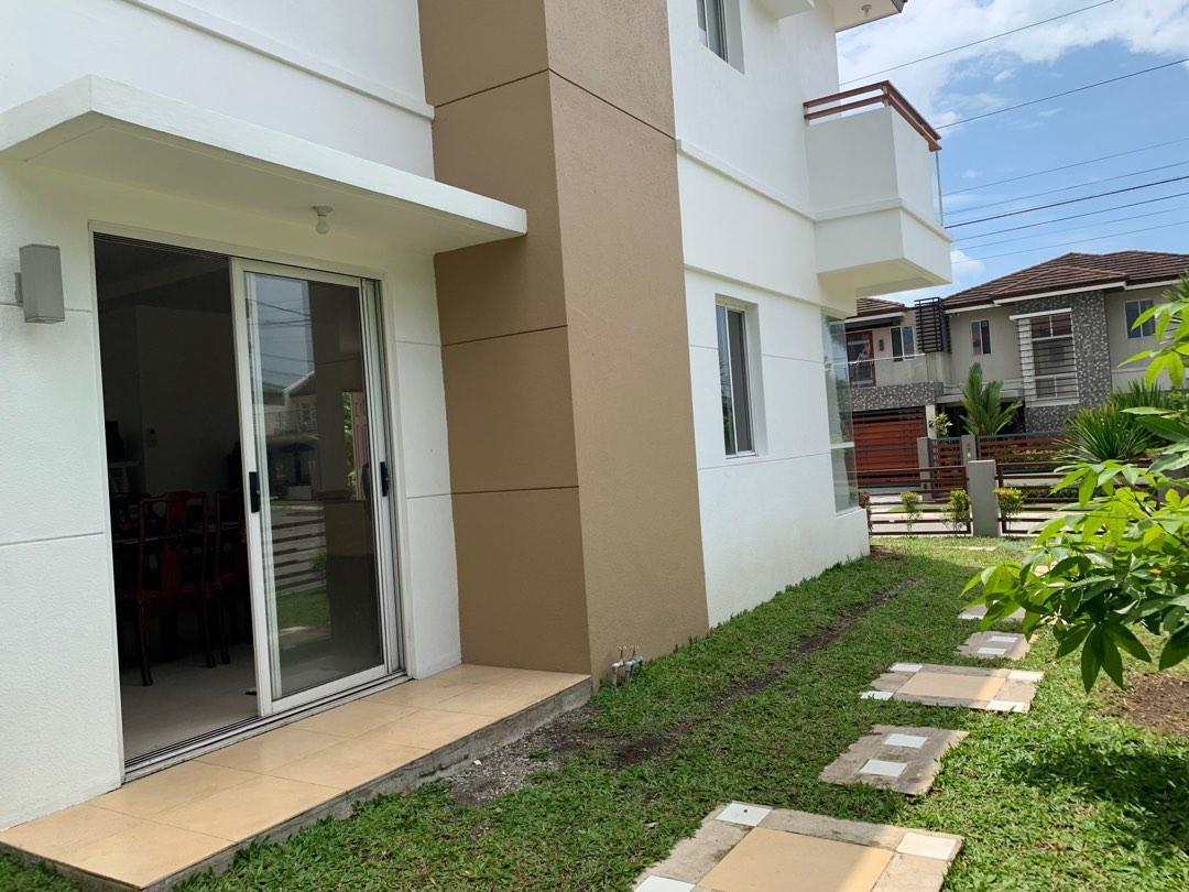 For sale house (Category: House & Lot) located in Makati City. Submitted by zionland145 (Listing ID 1186263504, Image 2). Description: Ridgeview Estate Nuvali Lot area is 257 square meters Floor area is 172 square meters Two story house , 3 bedrooms , 3 toilet and bath , Kitchen , Dining area , Living area with an open door to the garden, Dirty kitchen , 2 covered garage , Patio. Small front garden and side garden ,concrete fence . Ph 20M clean t