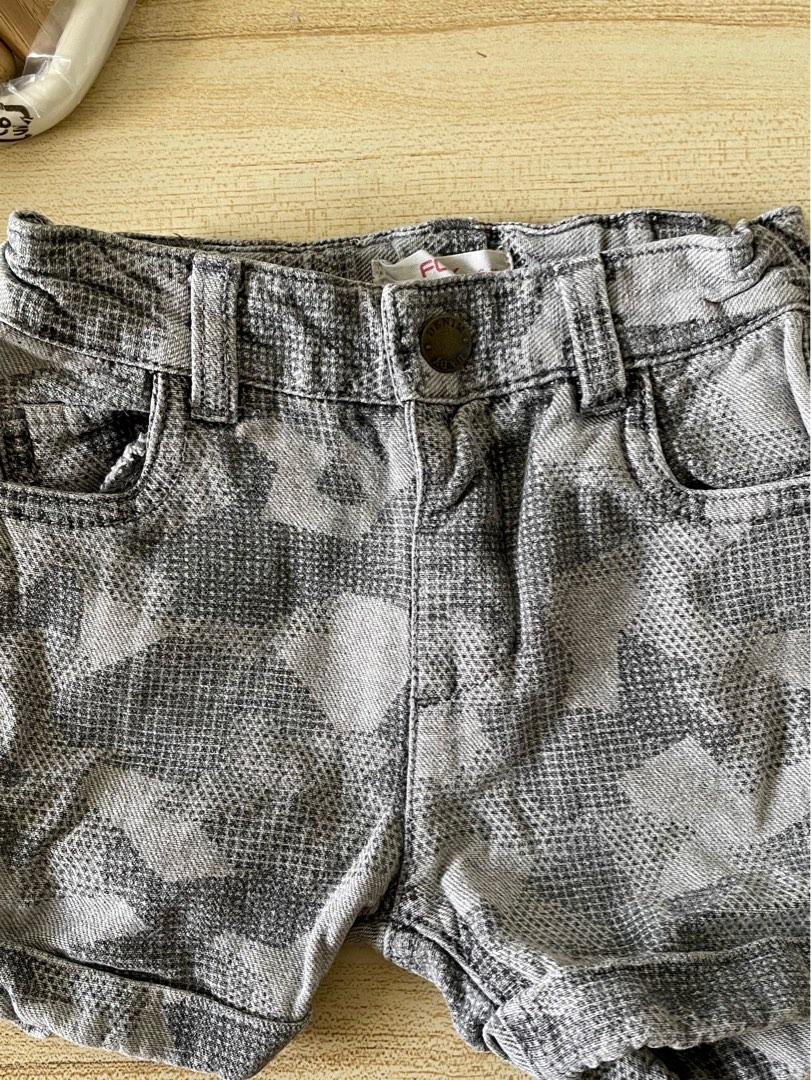 Fox Baby Maong Shorts (Category: Babies & Kids Fashion) located in Pasig City. Submitted by stefca (Listing ID 1186120811, Image 1). Description: *Fox brand *Shorts for Baby *Makapal (maong type) *Grey army like design *Like new *Best fits 6-1 years old.