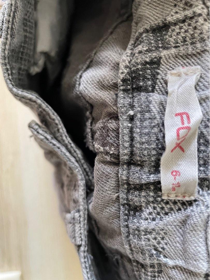 Fox Baby Maong Shorts (Category: Babies & Kids Fashion) located in Pasig City. Submitted by stefca (Listing ID 1186120811, Image 3). Description: *Fox brand *Shorts for Baby *Makapal (maong type) *Grey army like design *Like new *Best fits 6-1 years old.